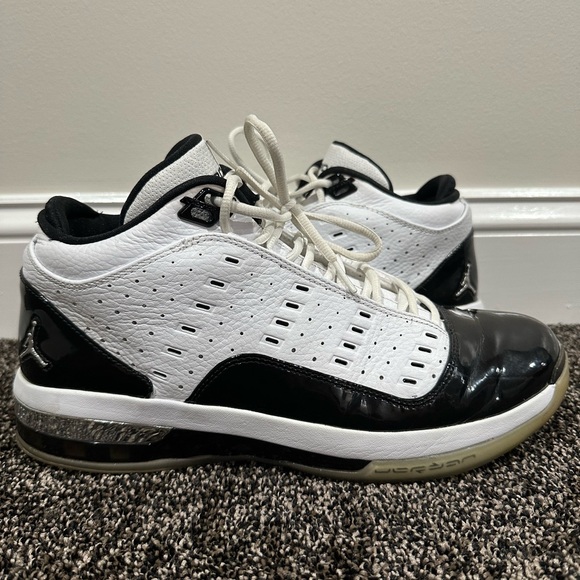 Jordan Other - Jordan One6One7 Concord “Black / White” Sneaker 2010